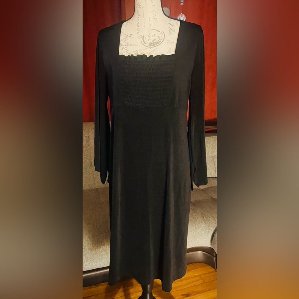 Women's Black Long-Sleeve Square-Neck Dress
